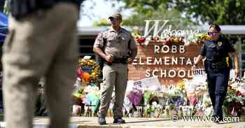 Timeline: How the Uvalde police response to the gunman at Robb Elementary failed - Vox.com