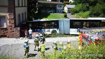 Schwerer Bus-Unfall in Heidelberg: Ein Todesopfer – Ermittlungen gegen den Fahrer - op-online.de