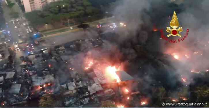 Incendio a Roma, la Procura apre un’inchiesta. L’assessora all’ambiente: “Doloso o colposo, dietro c’è la mano dell’uomo”