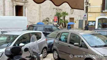 Pilomat rotto da mesi a Bari Vecchia: la sosta è selvaggia in piazza Odegitria - BariToday