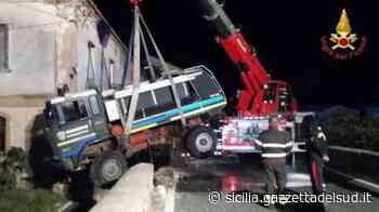 Incidente stradale ad Agrigento, si ribalta autobotte: muore conducente - Gazzetta del Sud - Edizione Sicilia