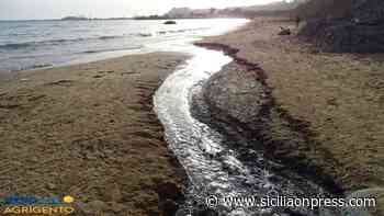 Fogne sulla spiaggia e nel mare del Caos, ad Agrigento - Sicilia ON Press