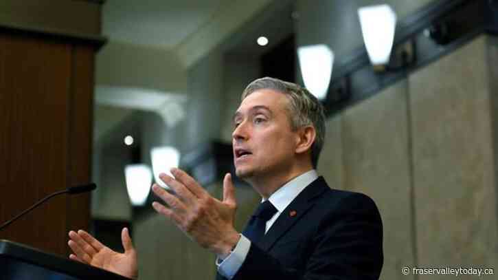 Industry minister to meet with Rogers CEO after “unacceptable” network outage