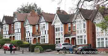 Outrage over £950 studio for 'single female' that looks like it's in a corridor - My London