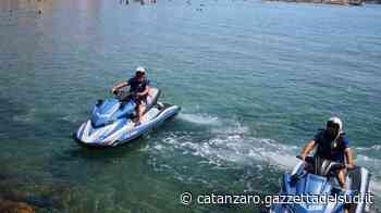 Crotone, sicurezza in mare. La polizia di Stato inizia i servizi di vigilanza costiera - Gazzetta del Sud - Edizione Catanzaro, Crotone, Vibo