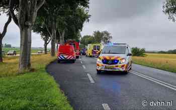 Auto tegen boom op Kielsterachterweg bij Hoogezand. Bestuurder zwaar gewond - Dagblad van het Noorden