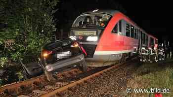 Unfall in Dresden: Auto kracht mit Zug zusammen – Fahrer betrunken - BILD