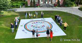 IN BEELD. Stabroekse scholieren verkondigen vredesboodschap | Stabroek | hln.be - Het Laatste Nieuws