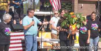 Schoolcraft Medical Care Facility honored at 33rd annual Folk Fest - WLUC
