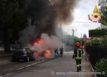 FOTO - Due veicoli in fiamme a Samarate: intervengono i Vigili del Fuoco - InformazioneOnline.it