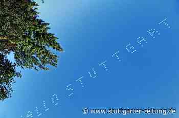 Werbung über der Landeshauptstadt: Wie der Schriftzug „Hallo Stuttgart“ an den Himmel kam - Stuttgarter Zeitung