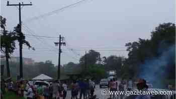 Moradores de Satuba fecham pista em protesto contra falta d´água - GazetaWeb