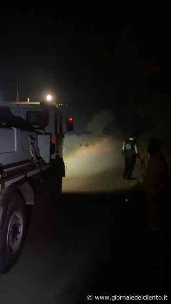 Fiamme nella notte tra Castellabate e Agropoli, soccorsi al lavoro fino all'alba - Giornale del Cilento