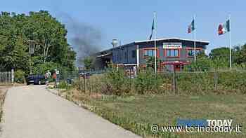 Incendio nella carrozzeria a Chieri: visto uscire del fumo nero - TorinoToday