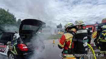 Bayernweit erstes Spezialtraining: Feuerwehr übt in Kolbermoor Brandeinsatz am Elektroauto