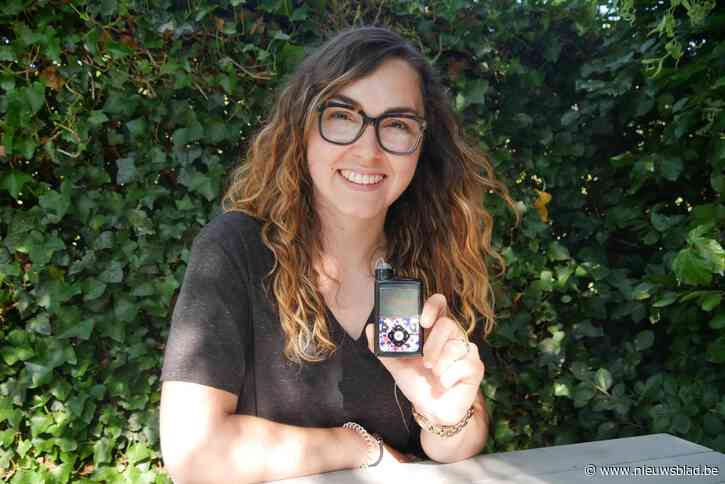“Een sticker op insulinepomp vrolijkt toch al wat op”: wereld van Ingelien (35) stortte in toen ze diagnose kreeg, nu wil ze leven diabetici aangenamer maken