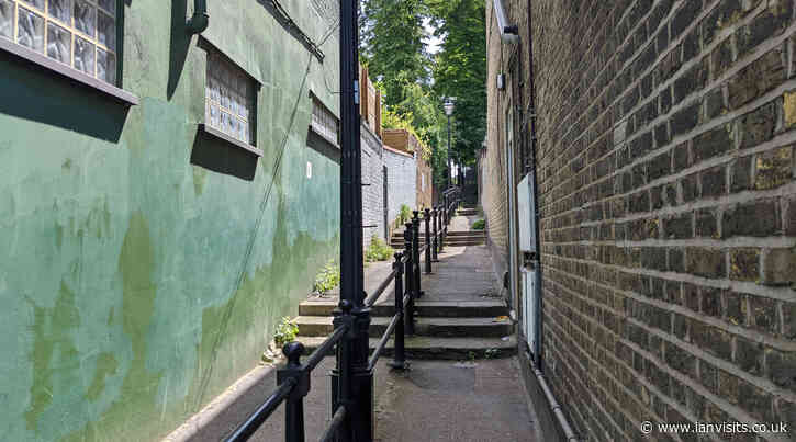 London’s Alleys: Matrimony Place, SW4