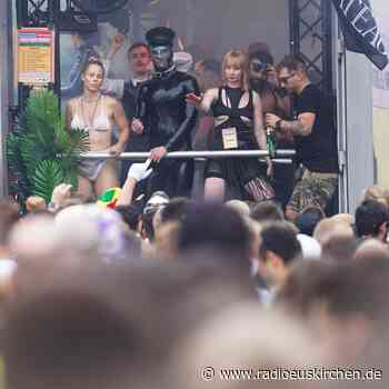 Berlin: Hunderttausende bei «Rave The Planet» mit Dr. Motte - radioeuskirchen.de