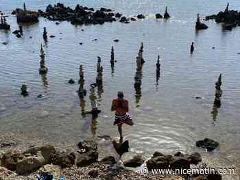 Mais qui érige ces petites colonnes de pierres au niveau du bastion Saint-André à Antibes?