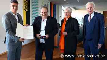 Besondere Leistung wird besonders geehrt: Verdienstmedaille für Herbert Aiblinger
