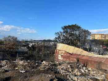 "Azione legale per milioni di euro". Ira di cittadini e autodemolitori dopo il rogo