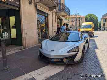 McLaren in centro a Saronno: non passa inosservata - ilSaronno
