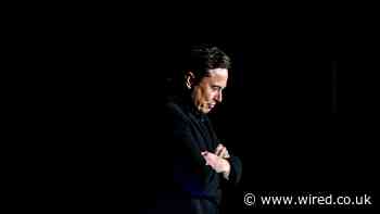 As Elon Musk Walks, Twitter Workers Say No One's in Charge