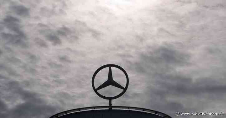 Tote Frau in Auto im Mercedes-Parkhaus gefunden