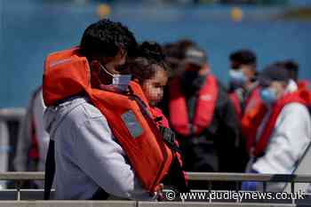 More migrants arrive in Kent as crossings resume - Dudley News