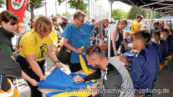 „Tag der Eintracht“ – Braunschweigs Fußballer geben alles - Braunschweiger Zeitung