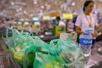 Cobrança de sacolinhas em mercados de Cotia "é um abuso", diz especialista - Cotia e Cia