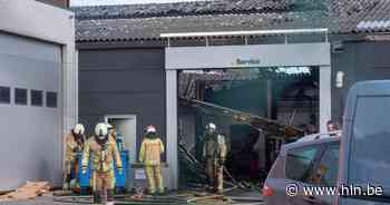 Werkplaats Renault-garage Blomme tot as herleid na hevige brand: “Alles binnen is vernield” - Het Laatste Nieuws