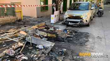 La strada dei cassonetti bruciati, terzo rogo in 12 giorni