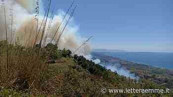 A20 Messina-Palermo: auto prende fuoco e causa un incendio (Foto) - Lettera Emme