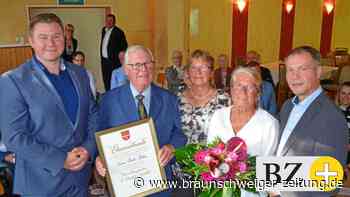 Münstedt feiert seinen Ehrenortsbürgermeister Dieter Böker