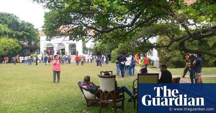 Occupy Temple Trees: Sri Lankans revel in overrun presidential palace