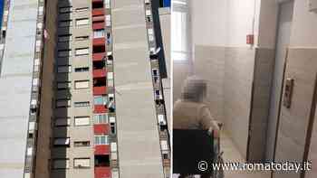 Nella torre dell'Ater ascensore guasto da giorni: "Anziani e disabili restano bloccati"