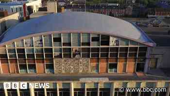 Hull's Shoal of Fish mural saved ahead of city redevelopment - BBC