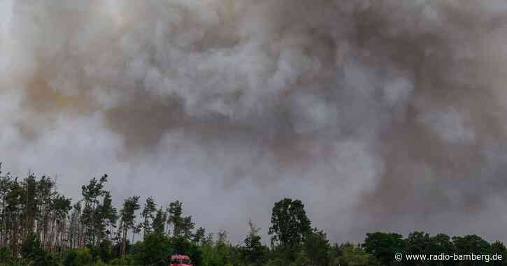Wald in Oberfranken brennt: Ursache zunächst unklar