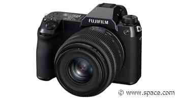 Save $500 on this Fujifilm GFX50S II GF35-70mm bundle during Amazon Prime Day