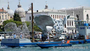 Dopo le mani in Canal Grande, a Venezia la nuova opera monumentale di Lorenzo Quinn - VeneziaToday