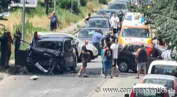 Incidente a Fabriano, inferno in via Dante: frontale tra auto, due feriti di cui uno gravissimo - corriereadriatico.it