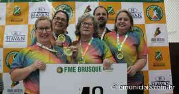 Jogos Comunitários de Brusque: conheça as campeãs da bocha vale tudo feminina - O Município