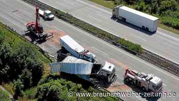 A2: Stau bei Helmstedt – Vier Lkws schieben sich aufeinander