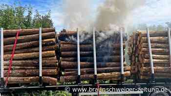 Brennender Holz-LKW auf der Autobahn 39 in Wolfsburg