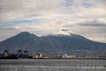 Baltimore man survives fall into Mount Vesuvius after reaching for phone - AL.com