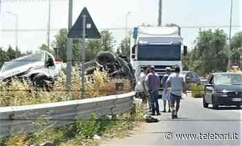 Auto e mezzo pesante si scontrano tra Andria e Trani, veicoli ribaltati: feriti i due conducenti - Telebari