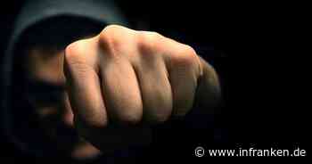 Coburg: Randalierer flippt komplett aus - Kopf von Opfer mehrmals gegen Tisch geschlagen