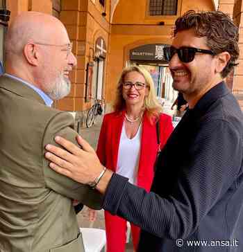 Cinema: Bonaccini incontra Siani sul set a Ferrara - Agenzia ANSA