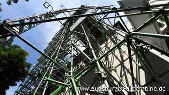 Augsburg: Drei Männer und eine Frau klettern am Augsburger Dom | Augsburger Allgemeine - Augsburger Allgemeine